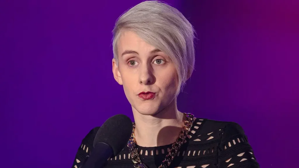 Lisa Eckhart Gewicht: Alles, was Sie wissen müssen lisa eckhart gewicht